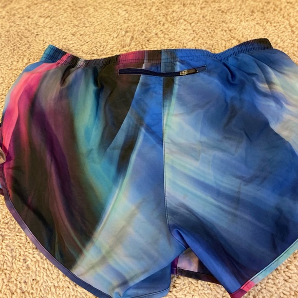 Women’s Nike shorts - Picture 2 of 2